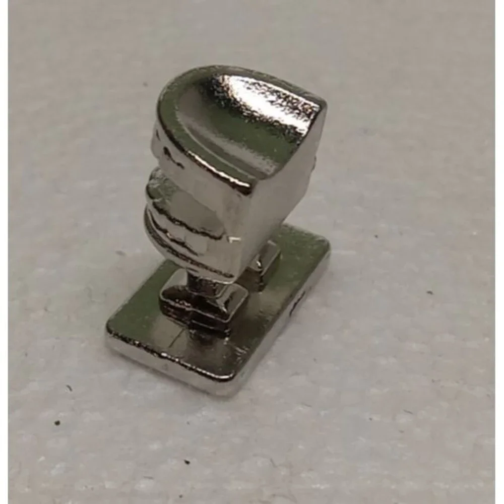 Scene It? - Whined-Up Mouth - Metal Game Piece - 2007 - USED